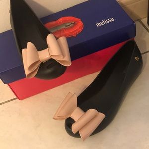 Melissa Scented black shoes with pink bows